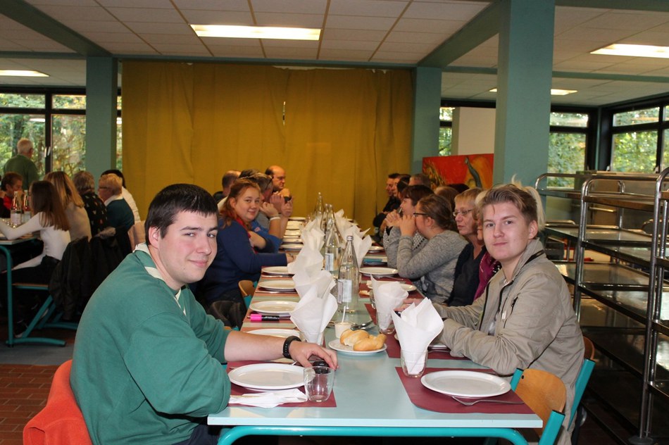 Le dîner : boulettes - croquettes au Lycée Warocqué