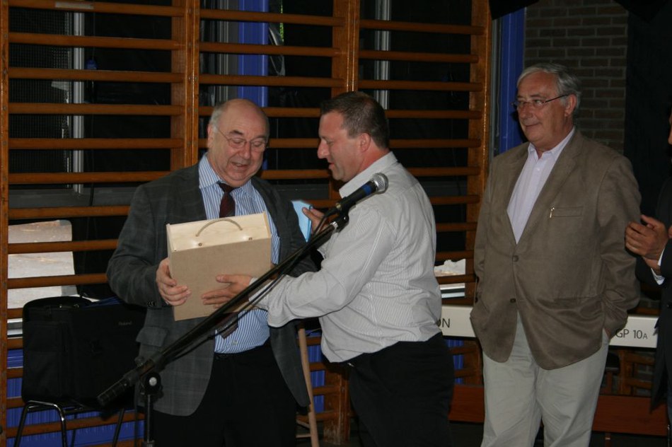2010 : 15 ans de l'ALE : Emile Lansman reçoit un petit cadeau