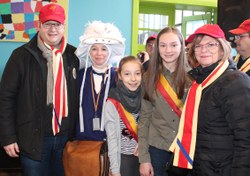 Aurélie Pourtois a reçu une médaille pour 25 ans de participation au carnaval de Mont-Sainte-Aldegonde (LesPaysans)